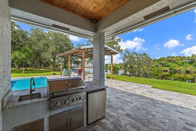 Building Photo - 12955 SW Kanner Hwy