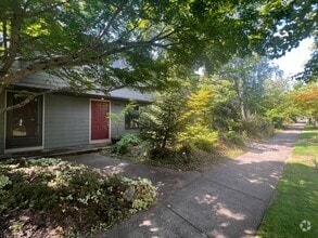 Building Photo - Renovated two bedroom townhouse near downt...