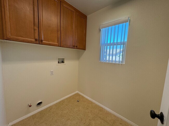 Building Photo - Welcome To Your New Home In Inglewood (Gat...