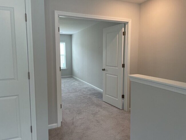 Building Photo - 2903 Siebold Dr