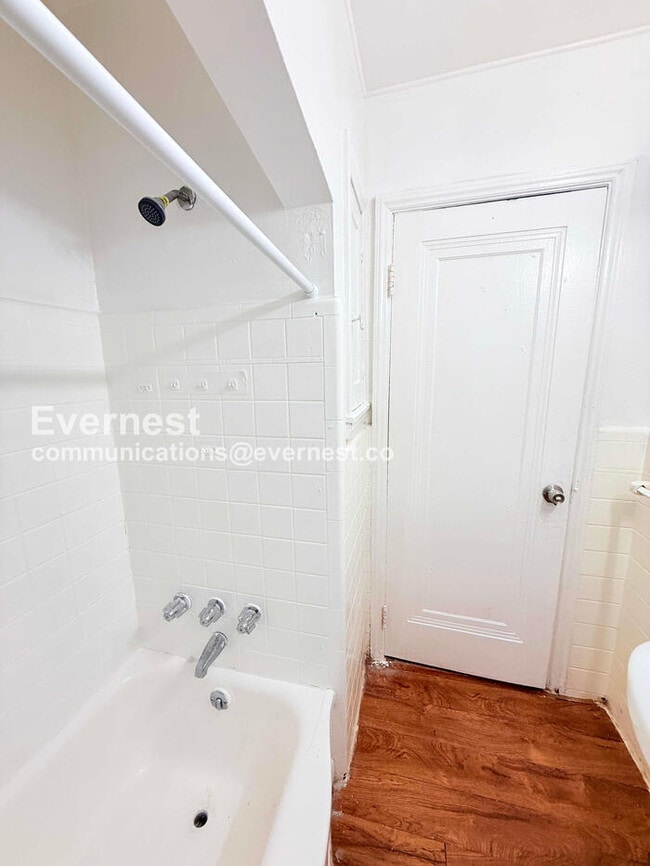 Building Photo - 10747 Roxbury St