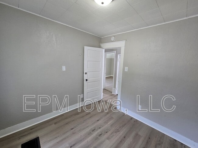 Building Photo - 122 Newell St