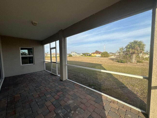 Building Photo - 3 Bedroom - 2 Bathrooms - 2 Car Garage - N...