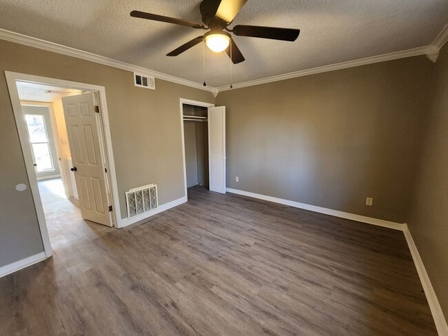 Building Photo - 8206 Dogwood Trail