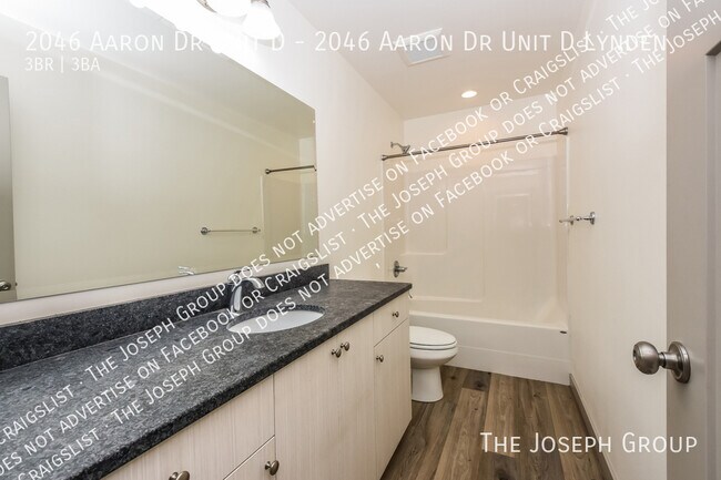 Building Photo - 2046 Aaron Dr