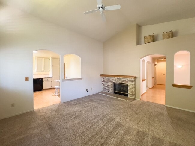 Building Photo - Beautiful Single Level Three Bedroom North...