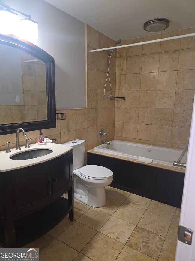 Building Photo - 2675 Headland Dr