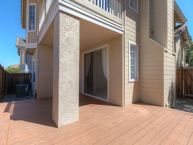 Building Photo - Delightful 3 Bedroom, 2 bath, Community Pool & Tennis, West Danville!