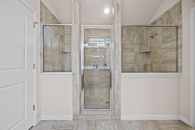 Building Photo - 131 Mount Ellen St