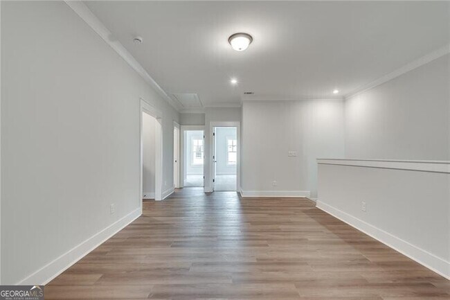 Building Photo - 425 Maplewood Dr