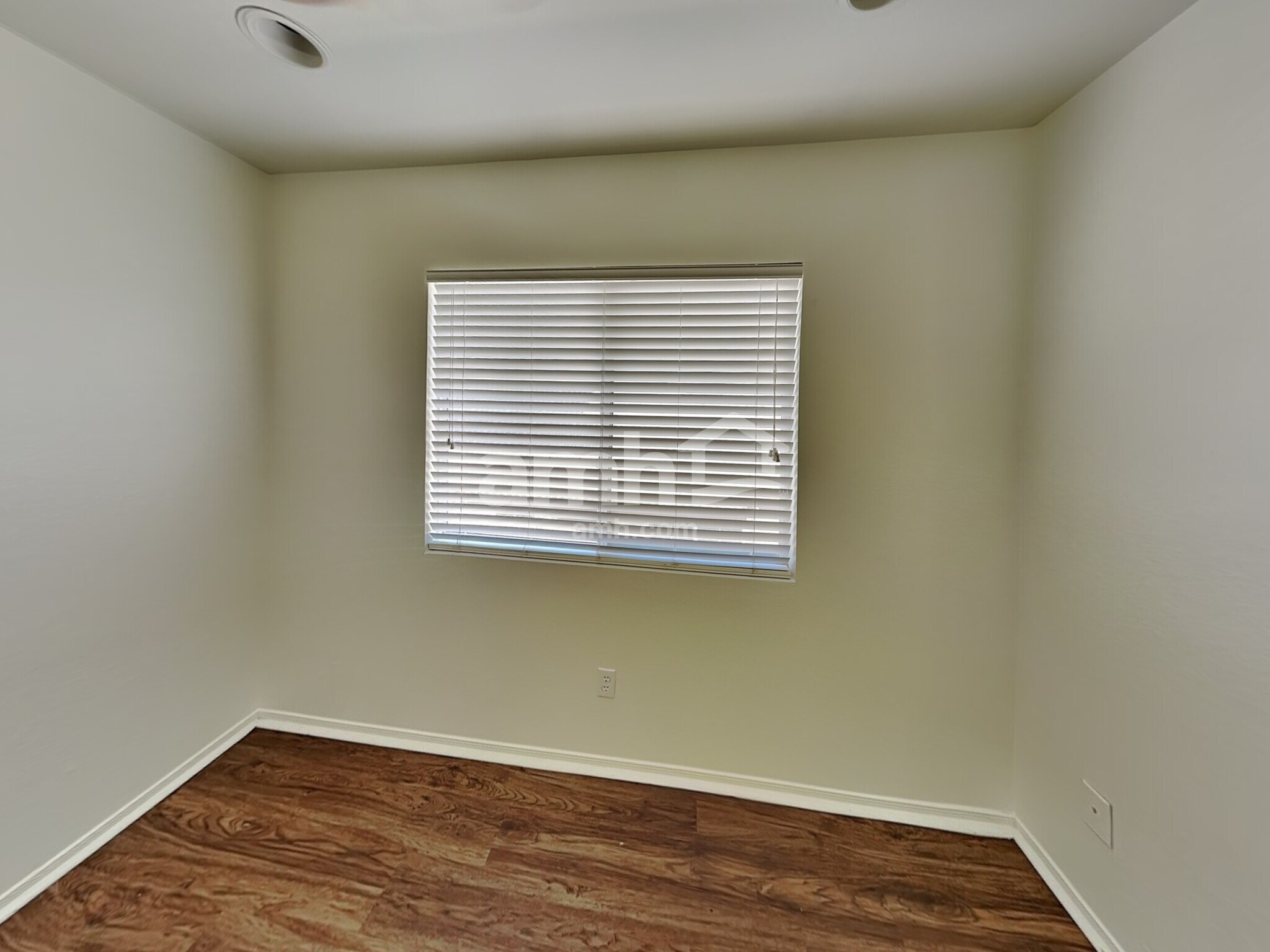 Building Photo - 4824 E Hilton Ave