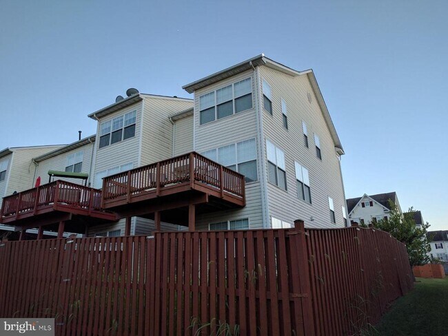Building Photo - 8010 Duck Pond Terrace