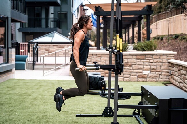 Building Photo - One Bedroom Rear Facing w Patio (1st Floor), Balcony 2 & 3