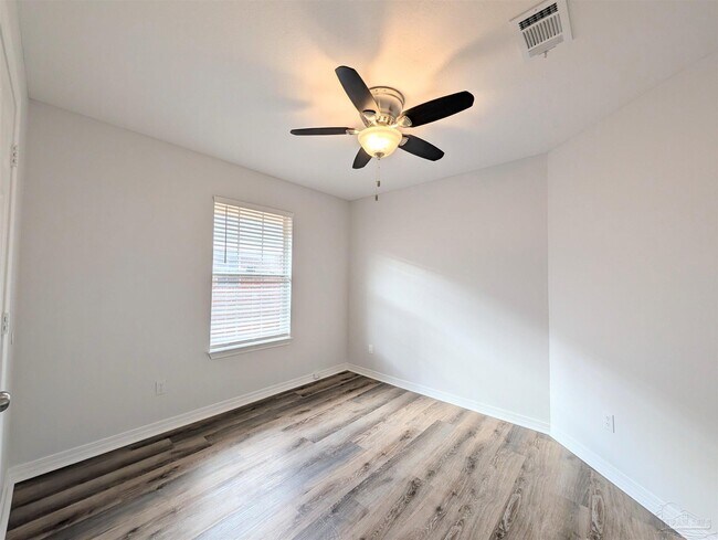 Building Photo - 28 Easton St