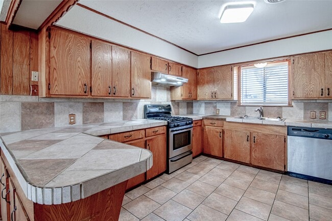 Building Photo - 365 FM247