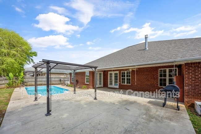 Building Photo - 125 Coldsprings Dr