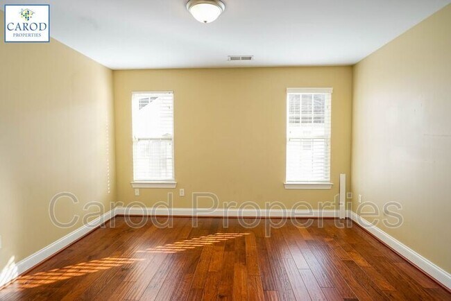 Building Photo - 6351 Park Creek Dr