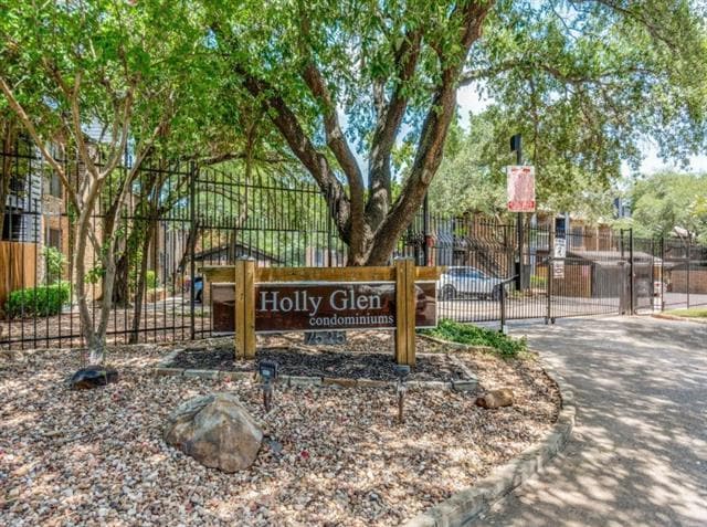Building Photo - 7525 Holly Hill Dr