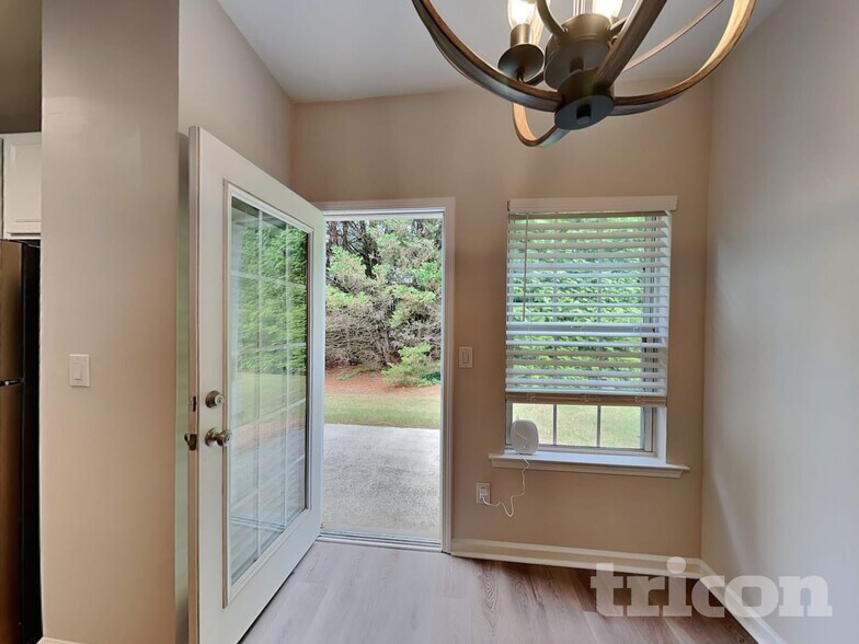 Building Photo - 1642 Donovans Rdg NW Kennesaw GA