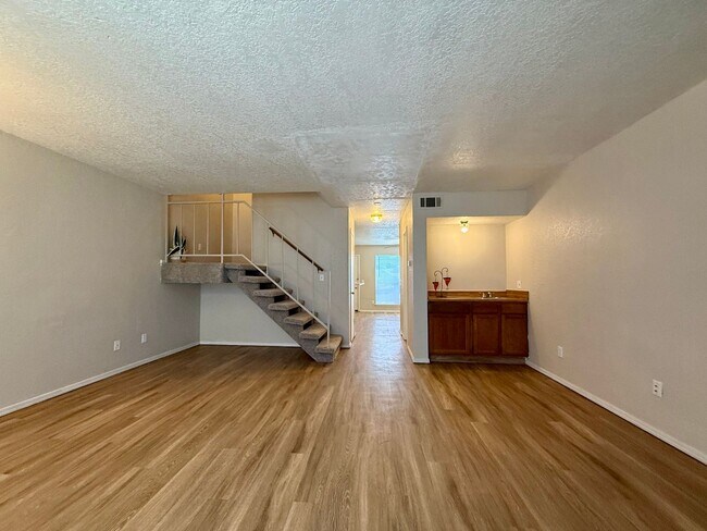 Building Photo - Duplex in East Norman with 2 car garage!