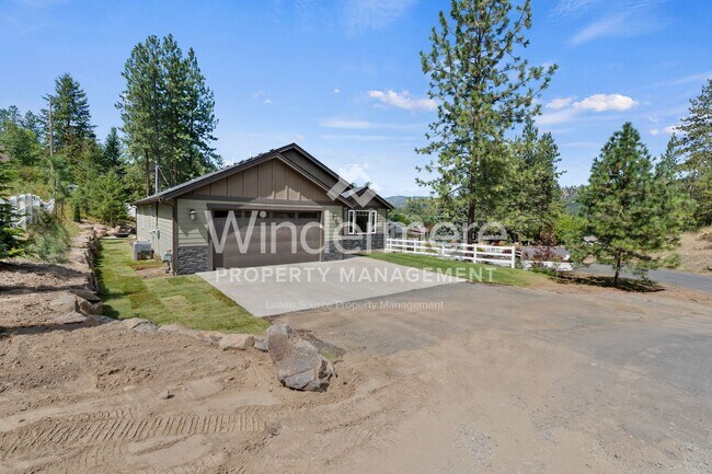 Building Photo - * Coming Soon 08/15/2025*Furnished Executi...