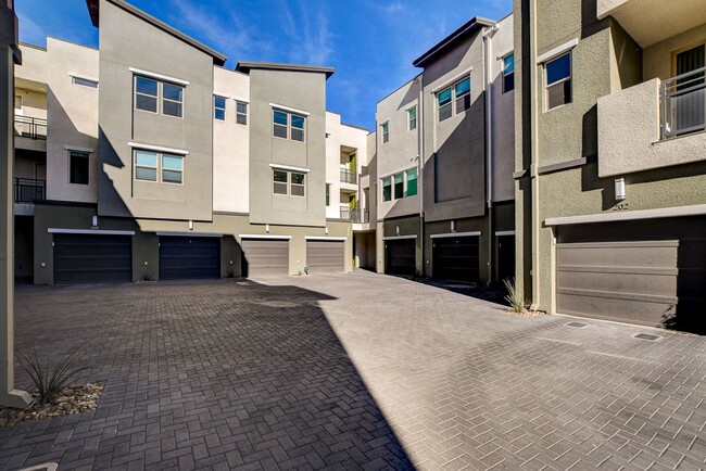 Building Photo - MOUNTAIN VIEW SUMMERLIN CONDO IN GATED COM...