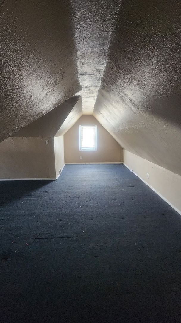 Building Photo - 2 Bed 1 Bath