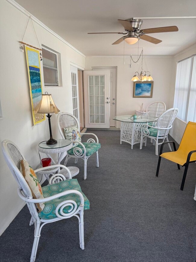 Building Photo - 440 SE Fini Dr