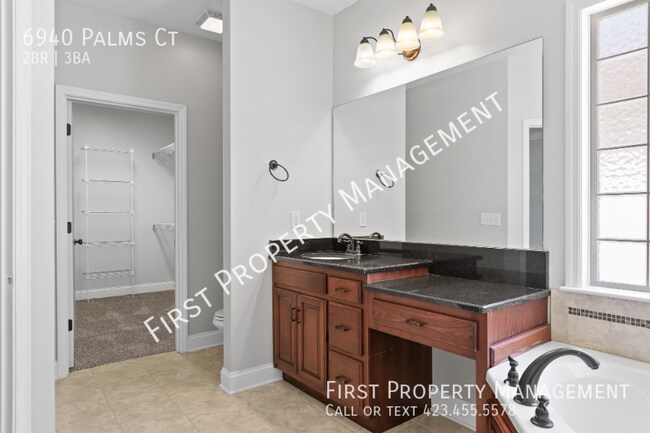 Building Photo - 6940 Palms Ct