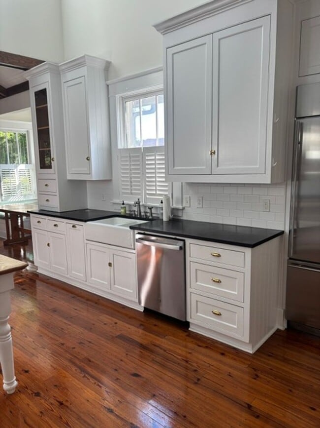 Building Photo - Craftsman style bungalow on the Hill. Reno...