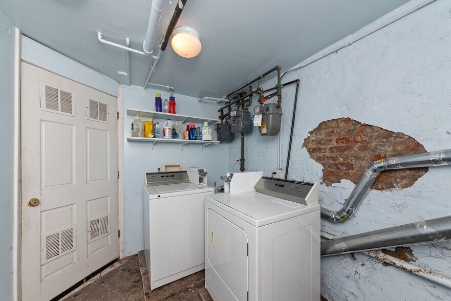 Building Photo - 1711 S Laflin St