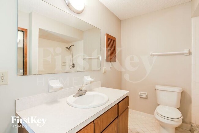 Building Photo - 650 Watling Ln