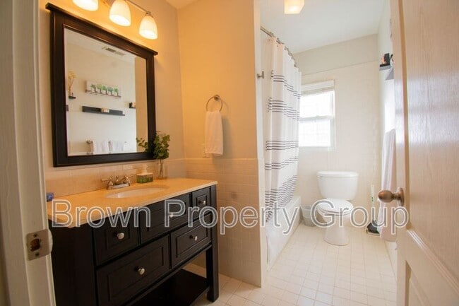 Building Photo - 205 Bethune St