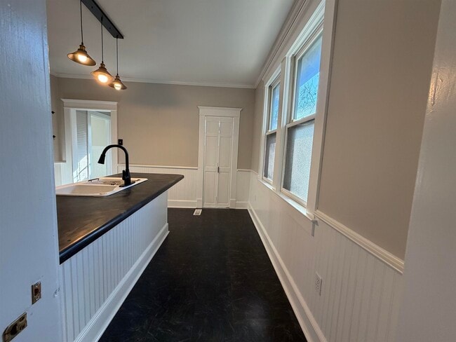 Building Photo - 1999 Peabody Ave