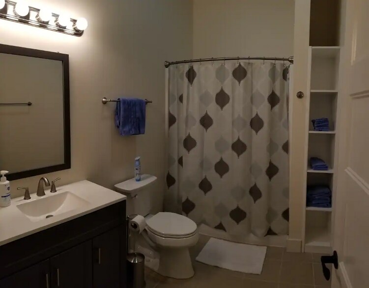 Building Photo - 722 Commerce St