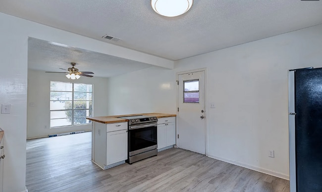 Building Photo - 1029 Amber Dr