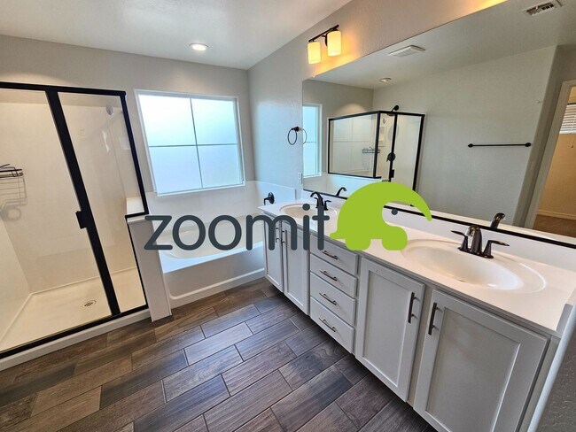 Building Photo - Wonderful 5 bedroom home **Coming Soon May 2026***