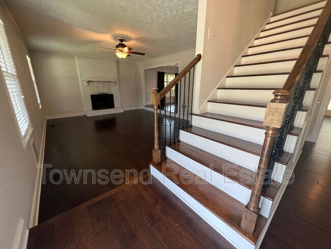 Building Photo - 303 Wagoner Dr