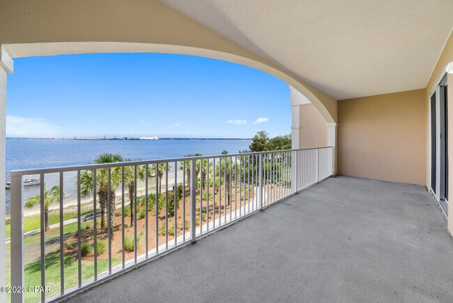 Building Photo - 2400 Grandiflora Blvd