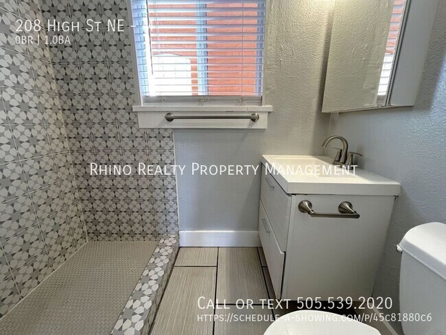 Building Photo - 208 High St NE