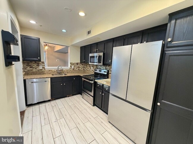 Building Photo - 13955 King George Way