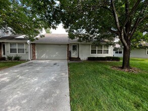 Building Photo - 2 Bed, 2 Bath Townhome with Office, & Fenced Back Patio in Prime Fort Collins Location!