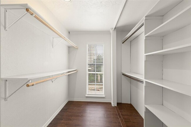 Building Photo - 2229 Mimosa Dr