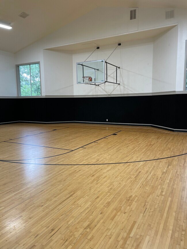 Indoor basketball court - 12303 Harbour Pointe Blvd