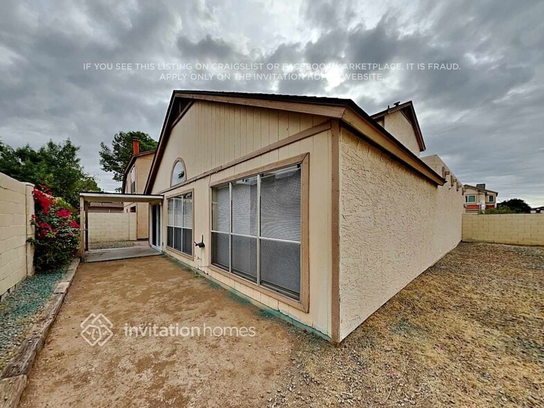 Building Photo - 406 E Topeka Dr