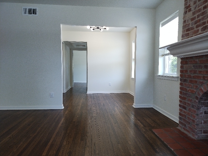 Building Photo - 1312 S Quaker Ave