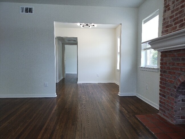 Building Photo - 1312 S Quaker Ave