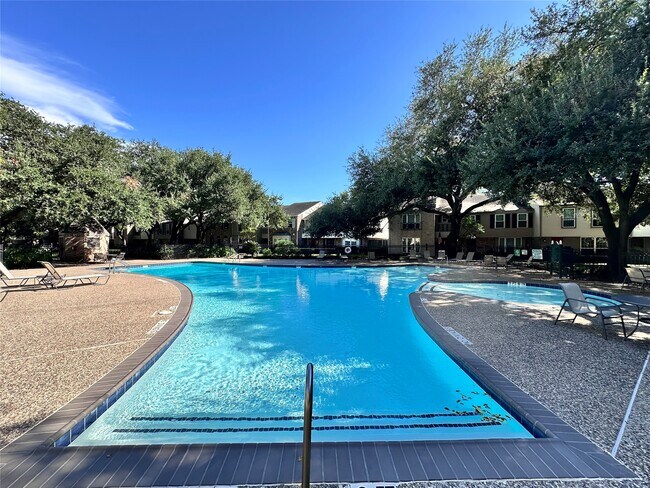 Building Photo - 13228 Trail Hollow Dr