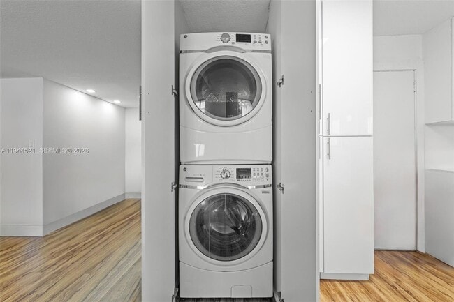 Building Photo - 13953 Kendale Lakes Cir