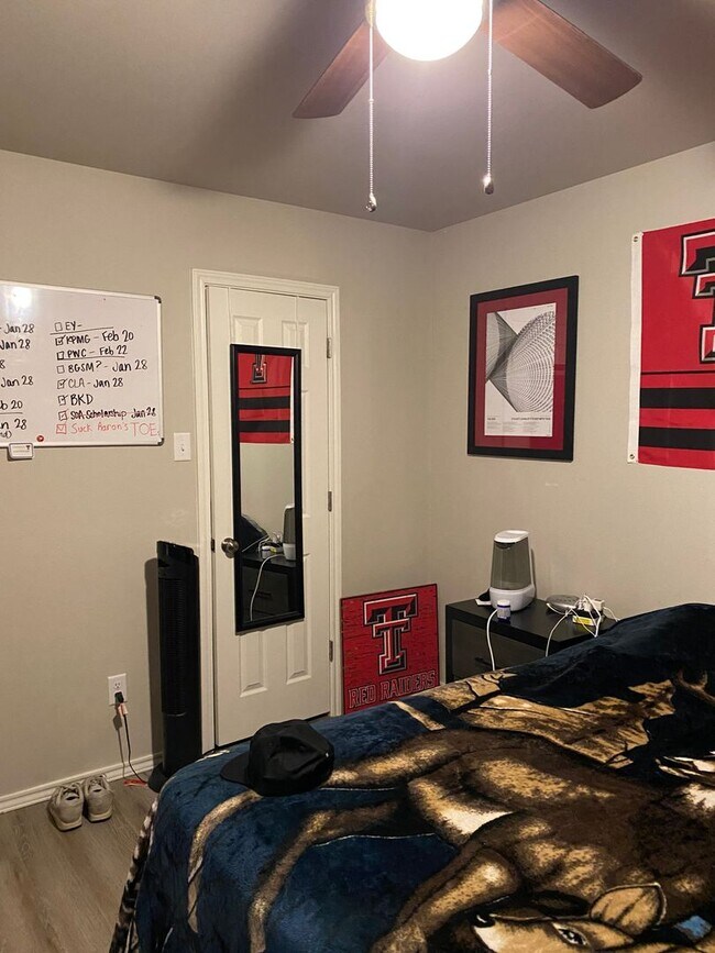 Building Photo - 525 N Chicago Ave